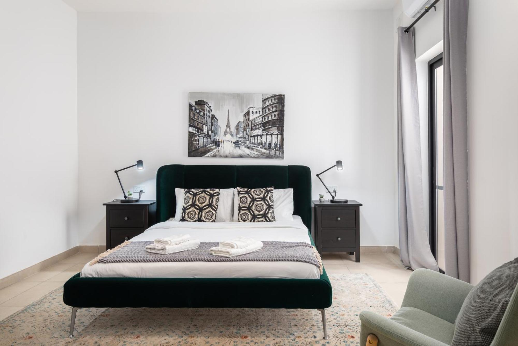 Large With Private Garden Apartament