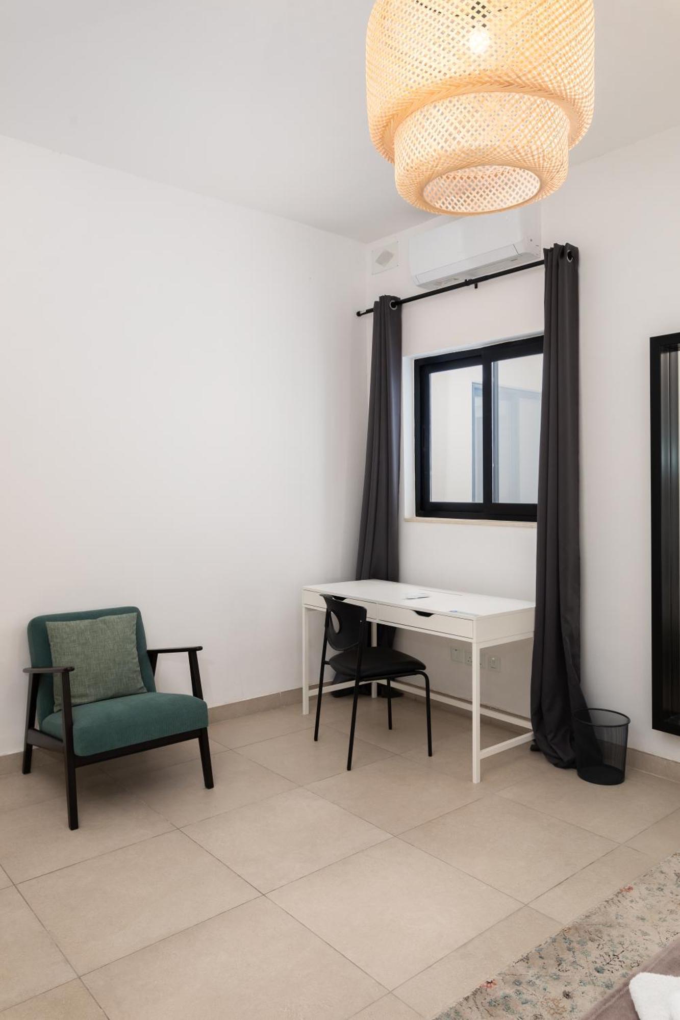 Large With Private Garden Apartament *